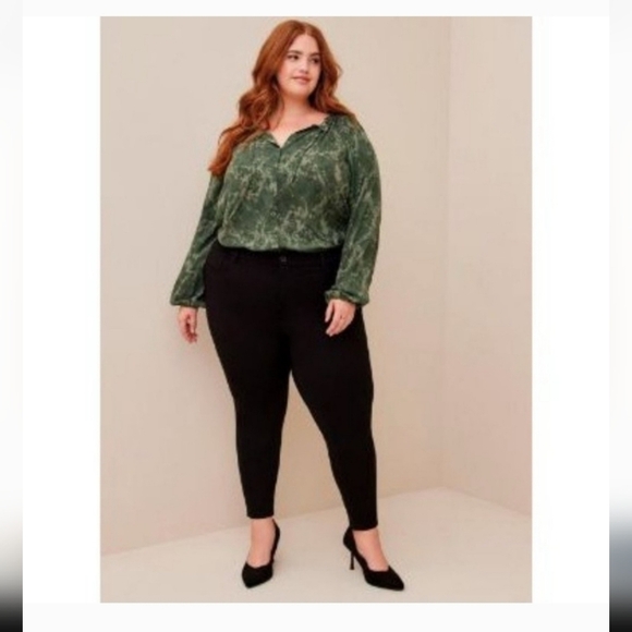 Torrid Green Doctor Who Long Sleeve Blouse - Picture 4 of 4